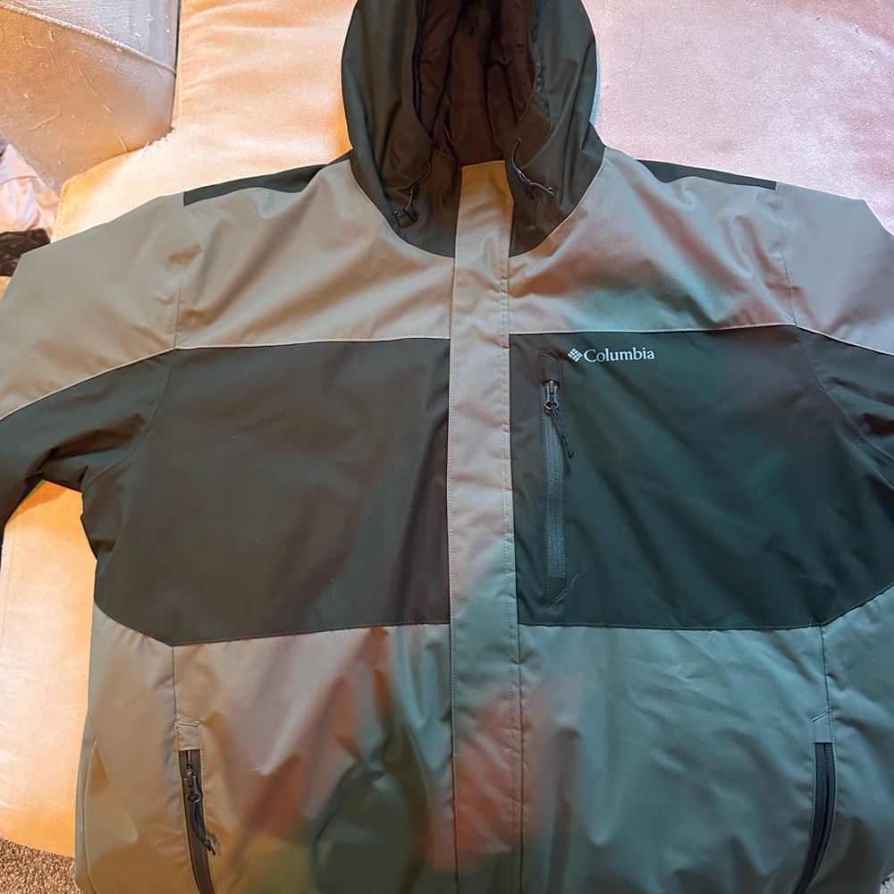 Columbia Men's snow jacket